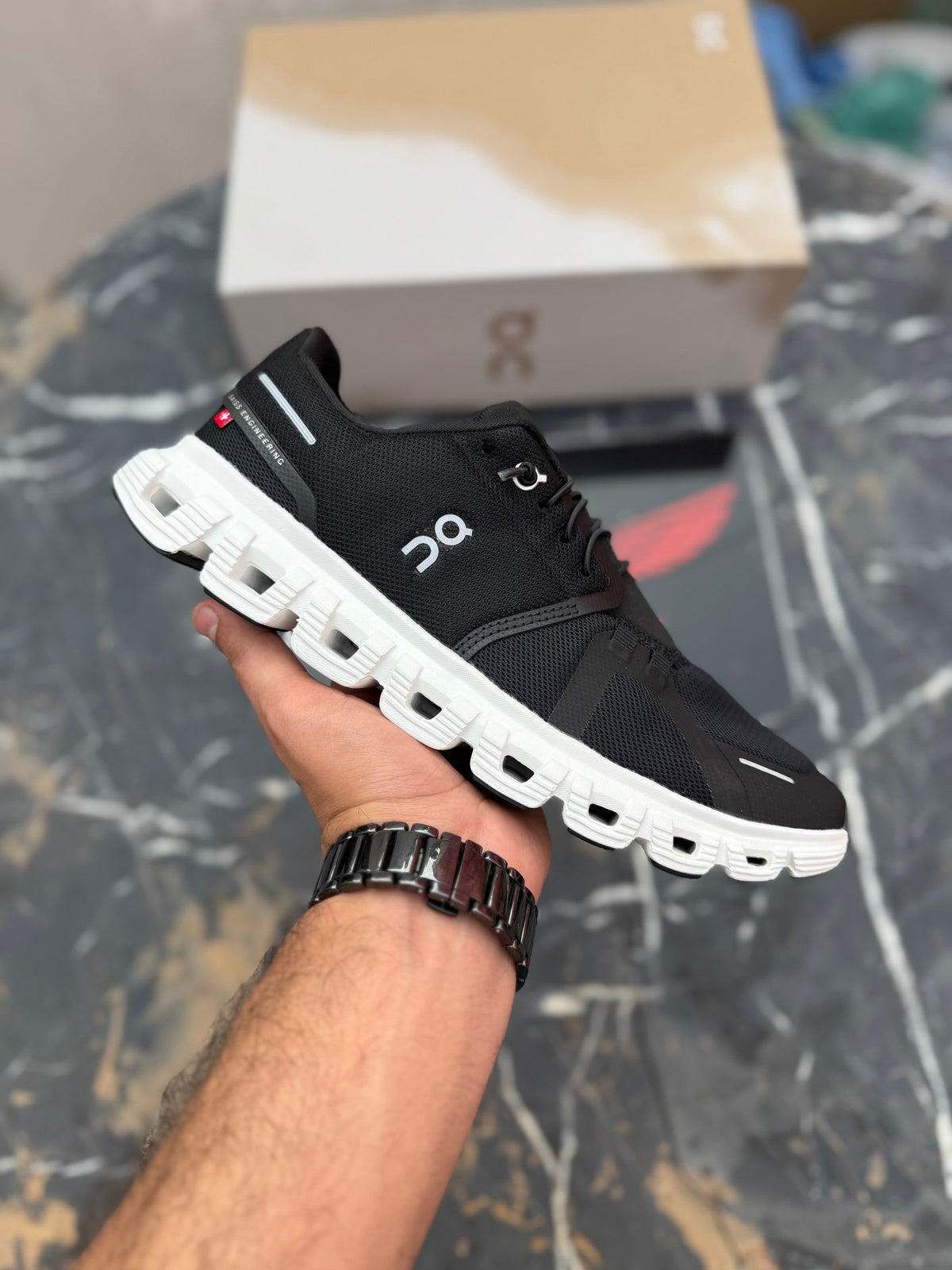 On Cloud 6 Black white (1:1 batch)