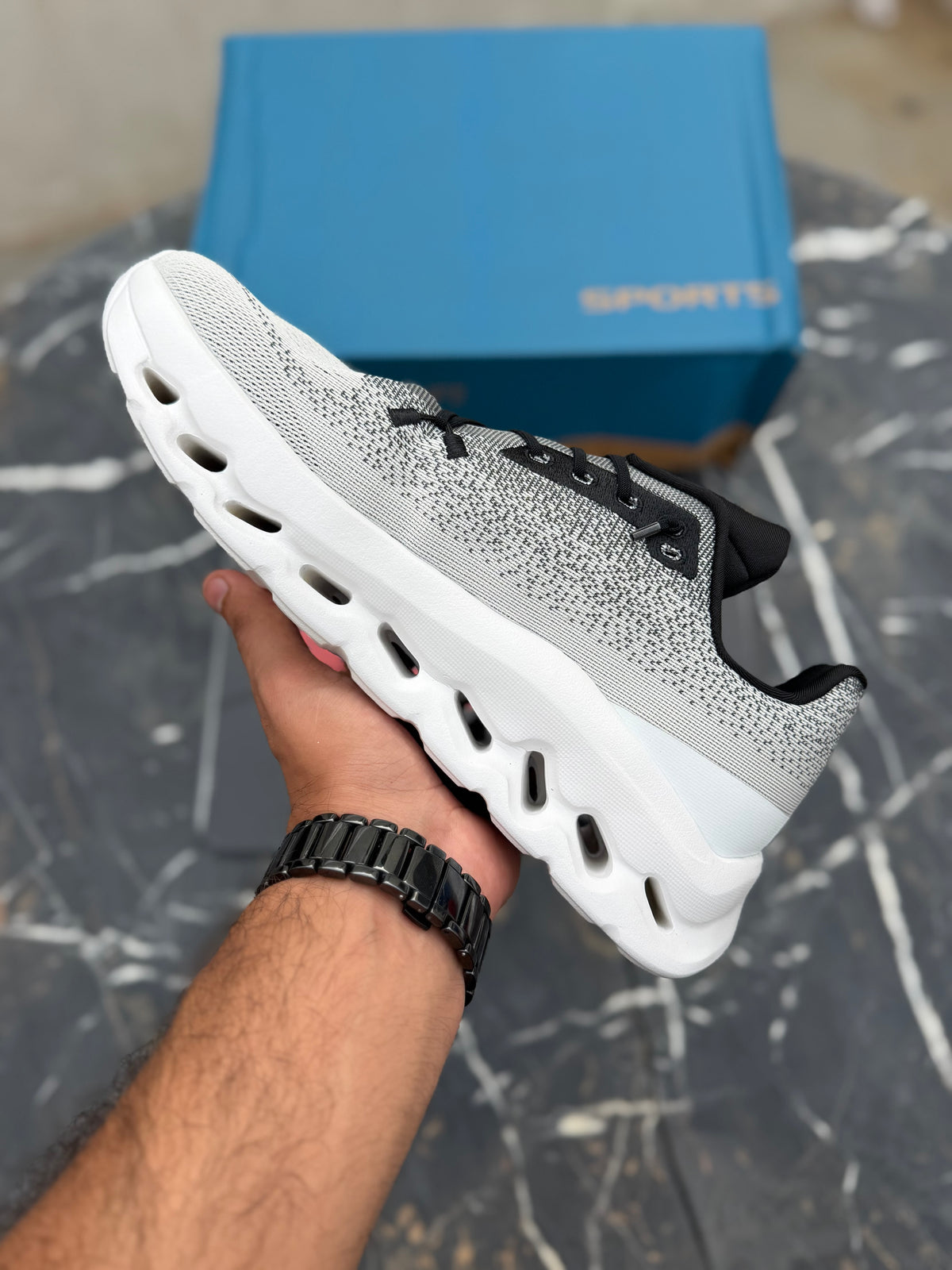 On Clouudtilt Black Ivory