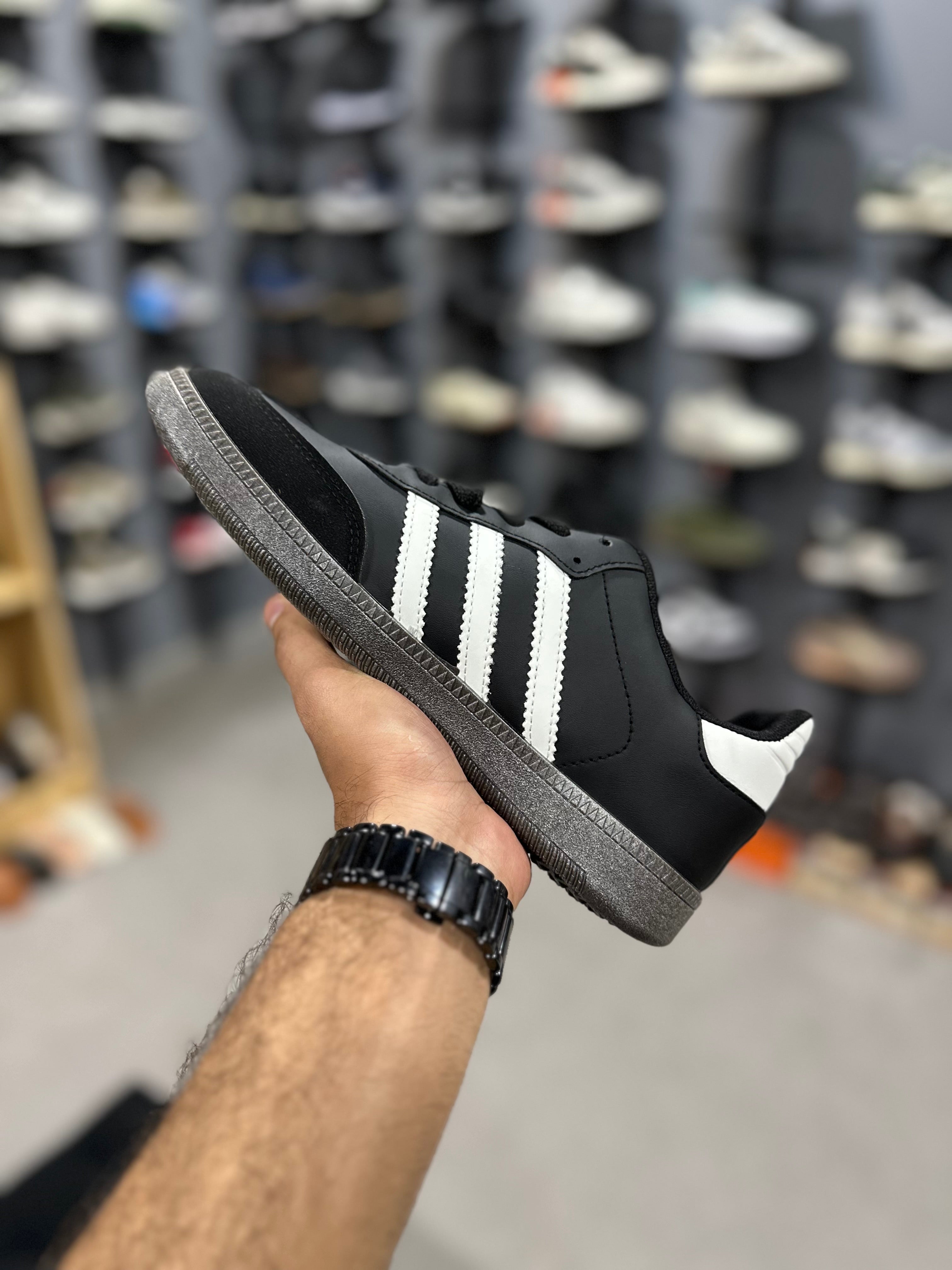 AD samba Black White (EB)