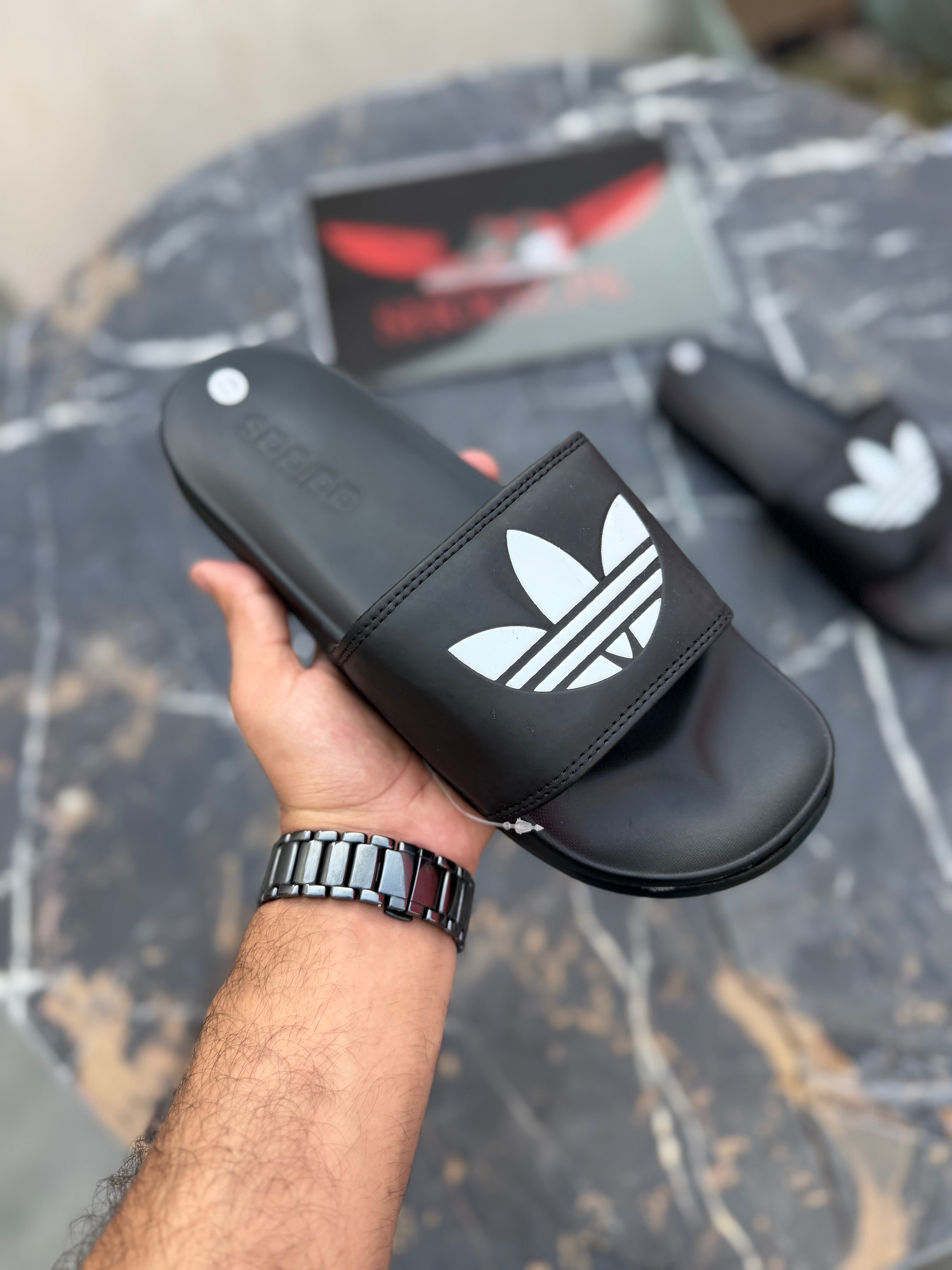 AD comfort slides Black White (logo)