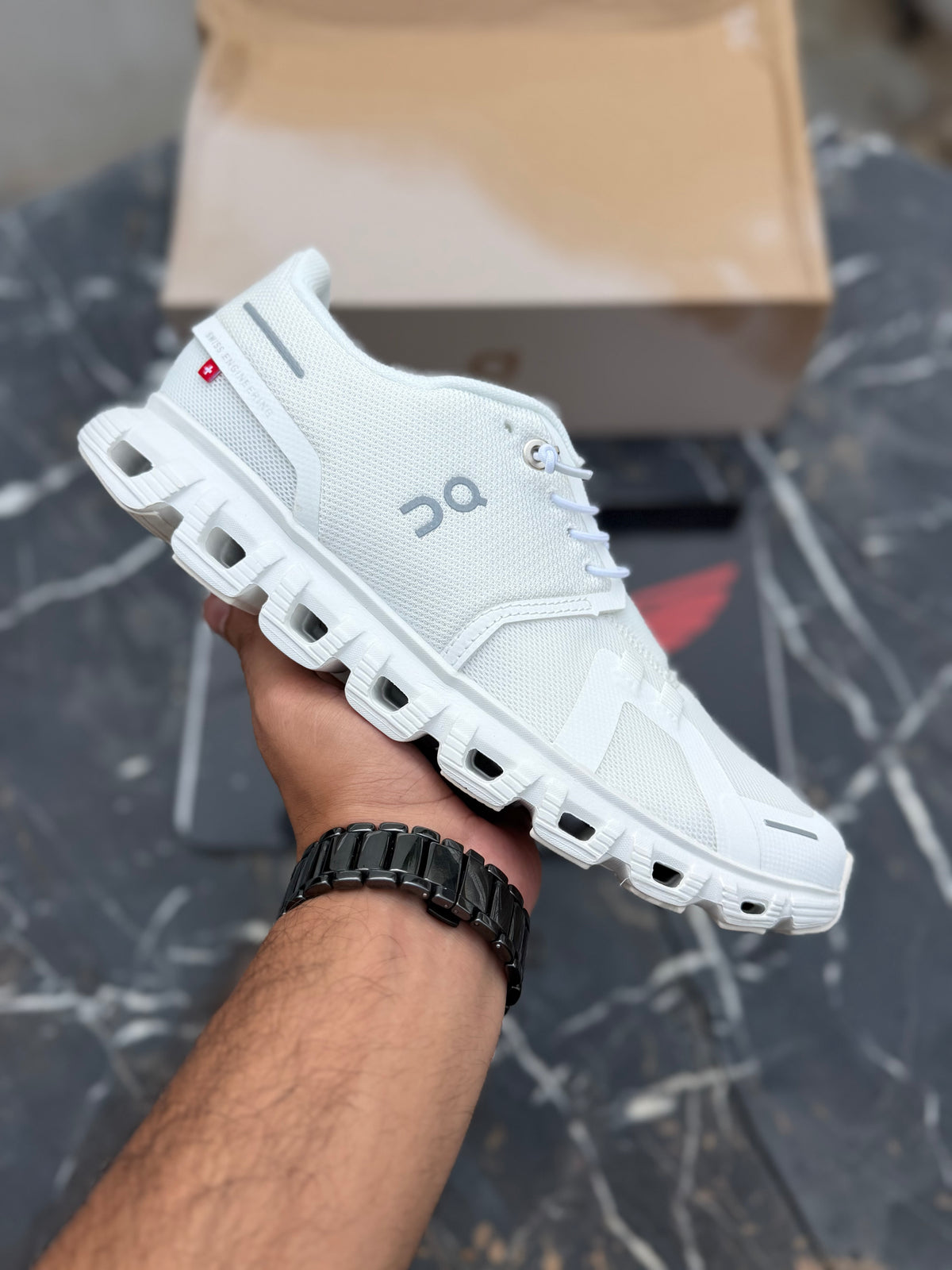 On Cloud 6 All white  (1:1 batch)