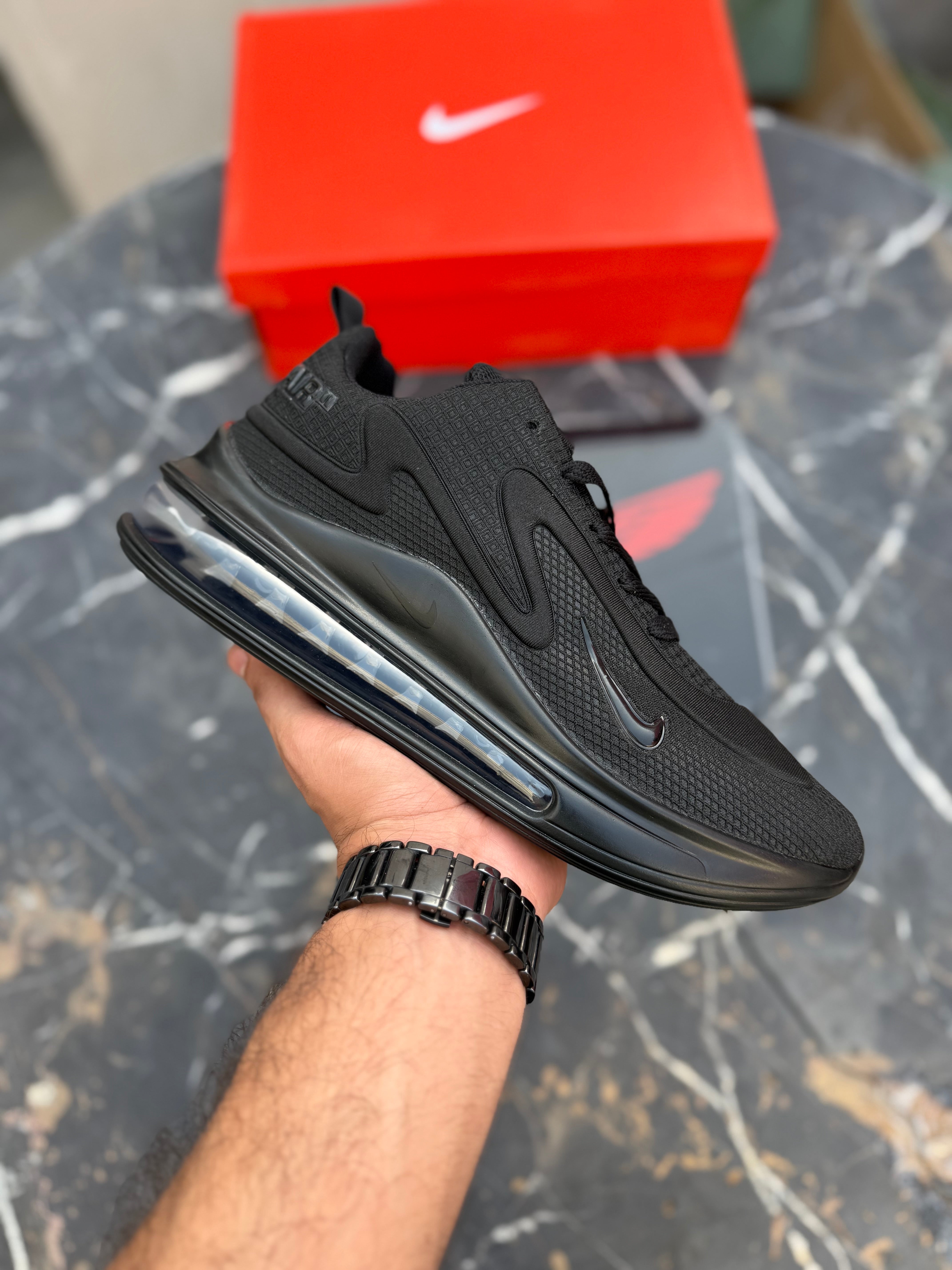 Air Maax 720- All Black