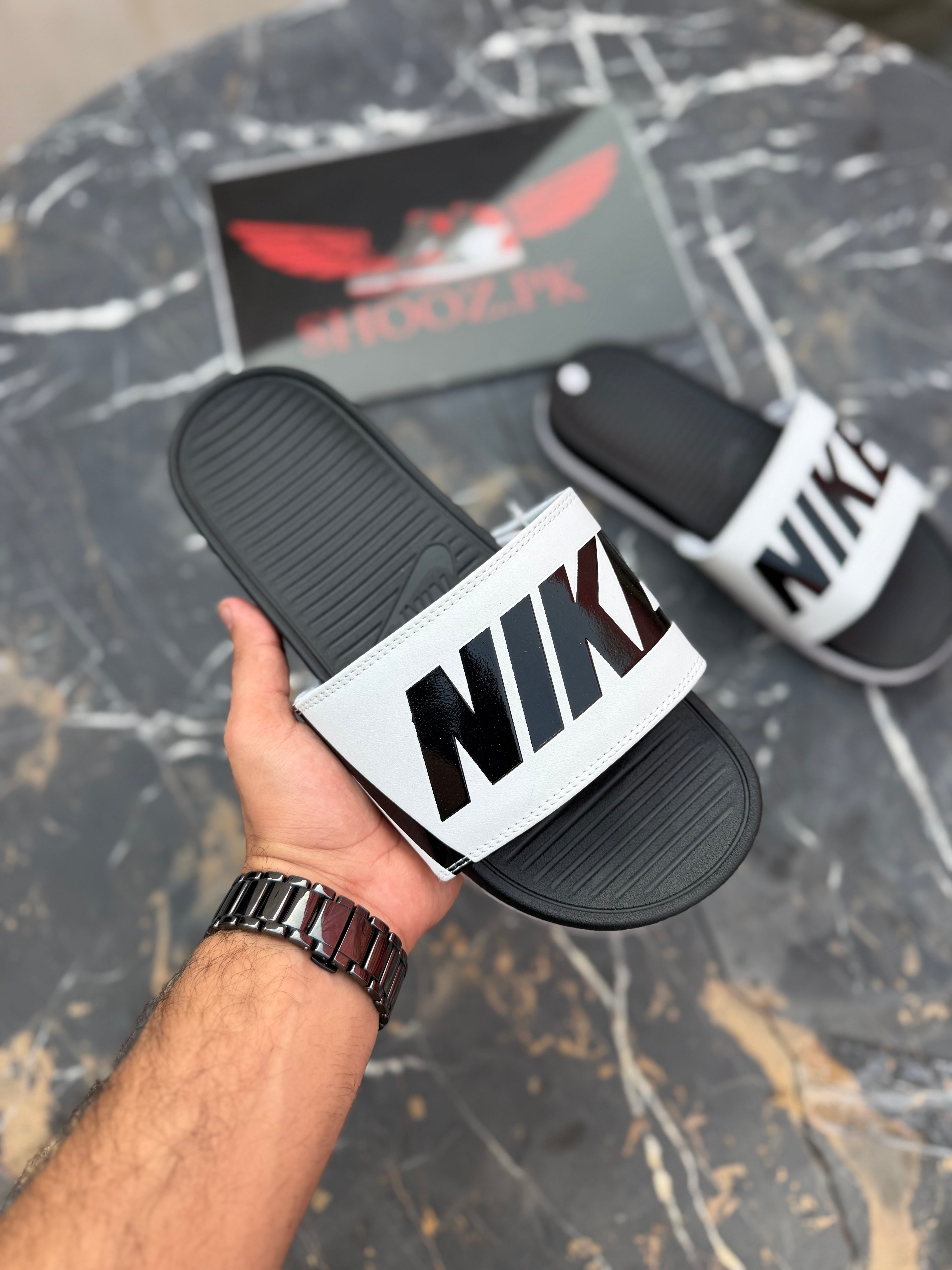NK Offcourt slides- White Black