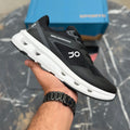 On Clouudrunner Black White