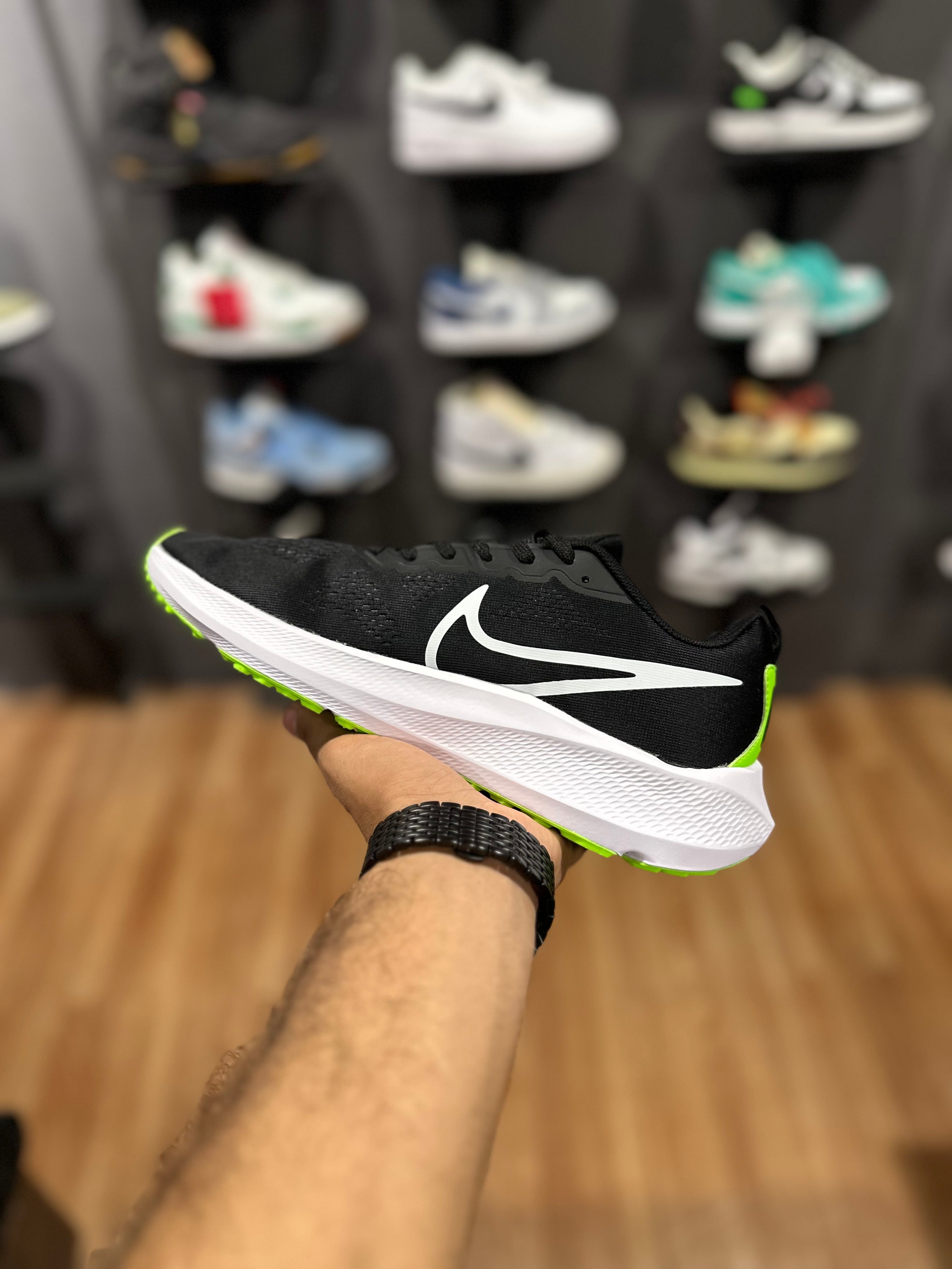 NK zoom vomero Black green