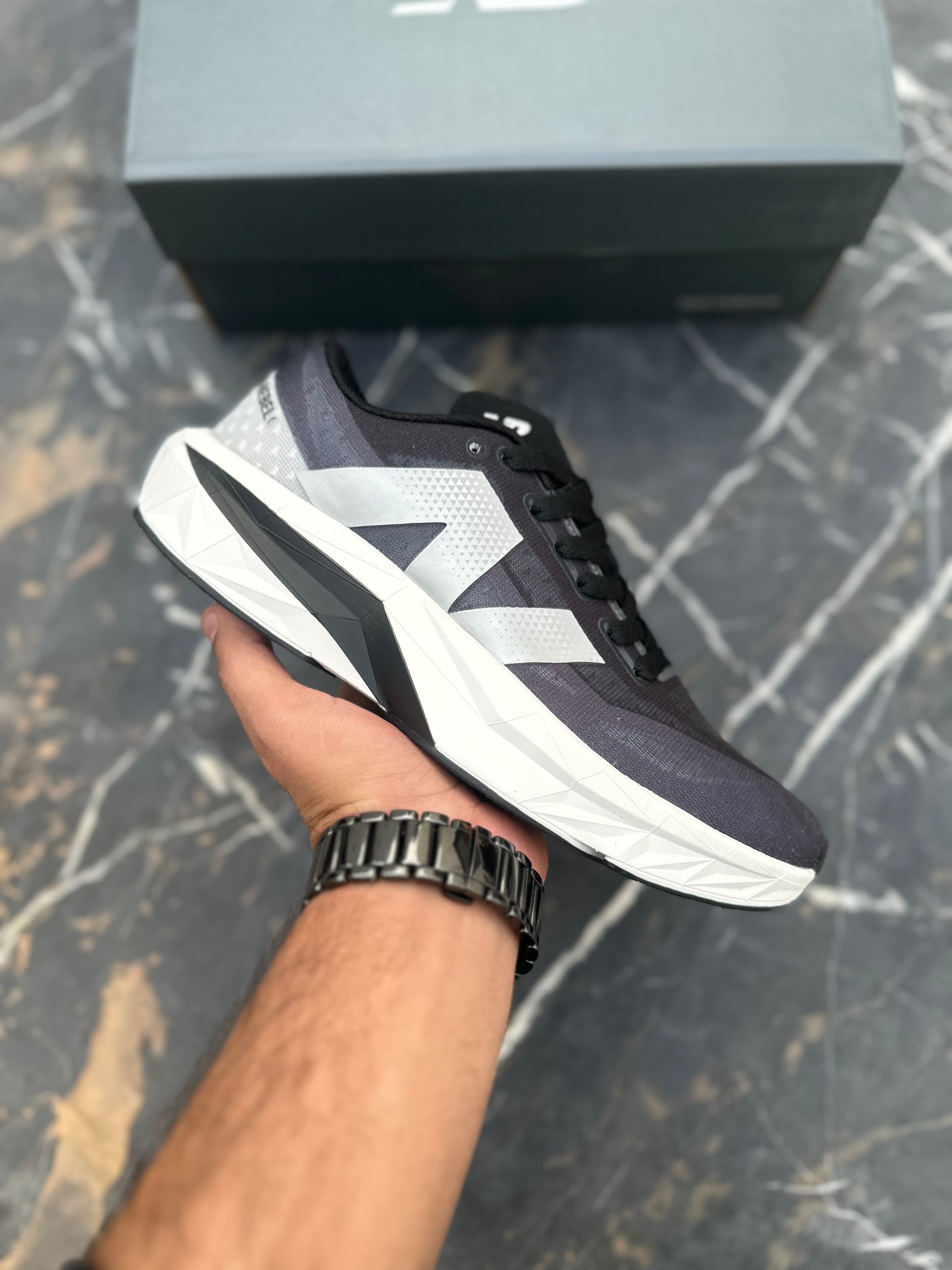 NB Rebel v4 Black white