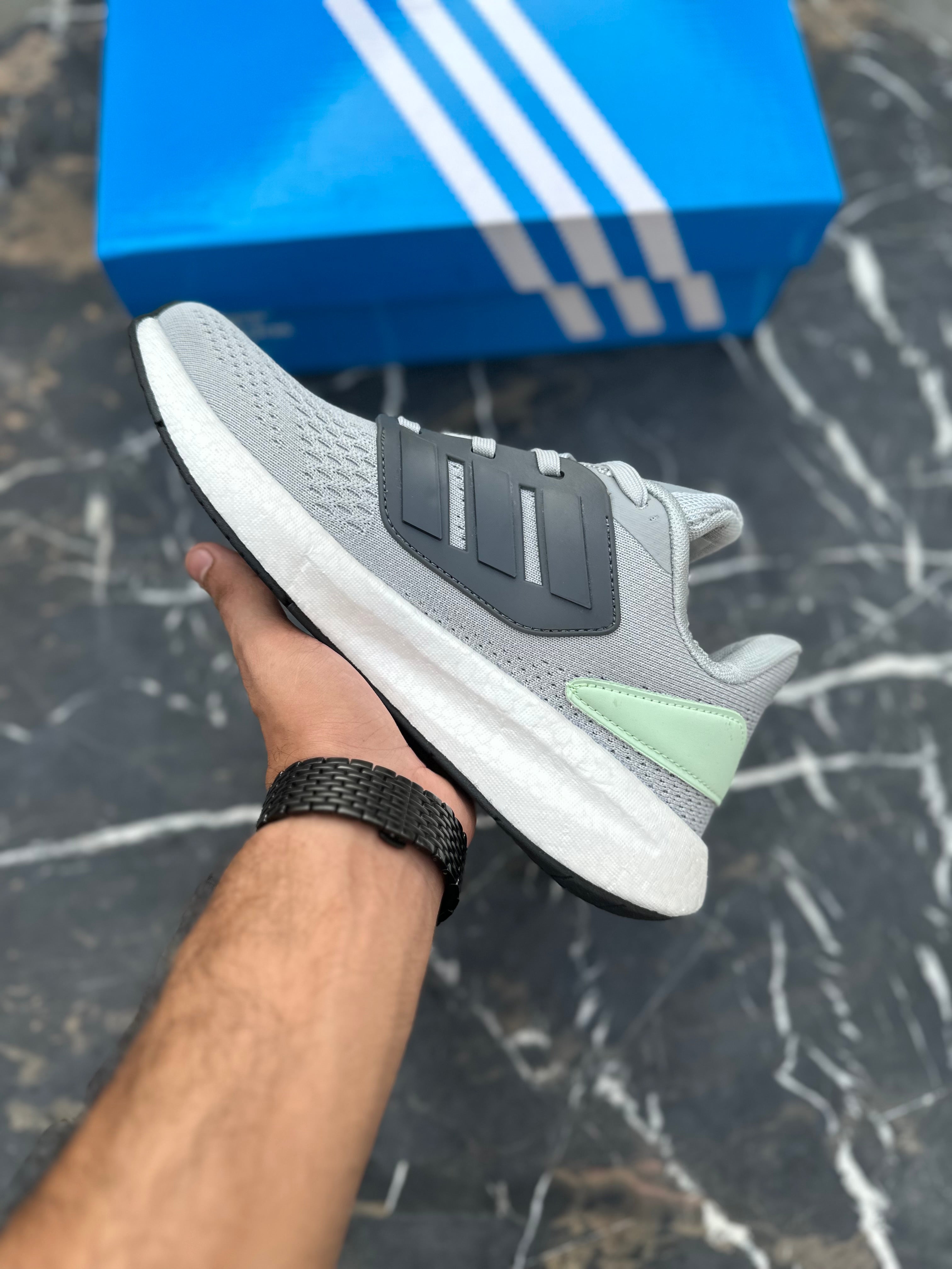 AD Pureboost Light Grey 22