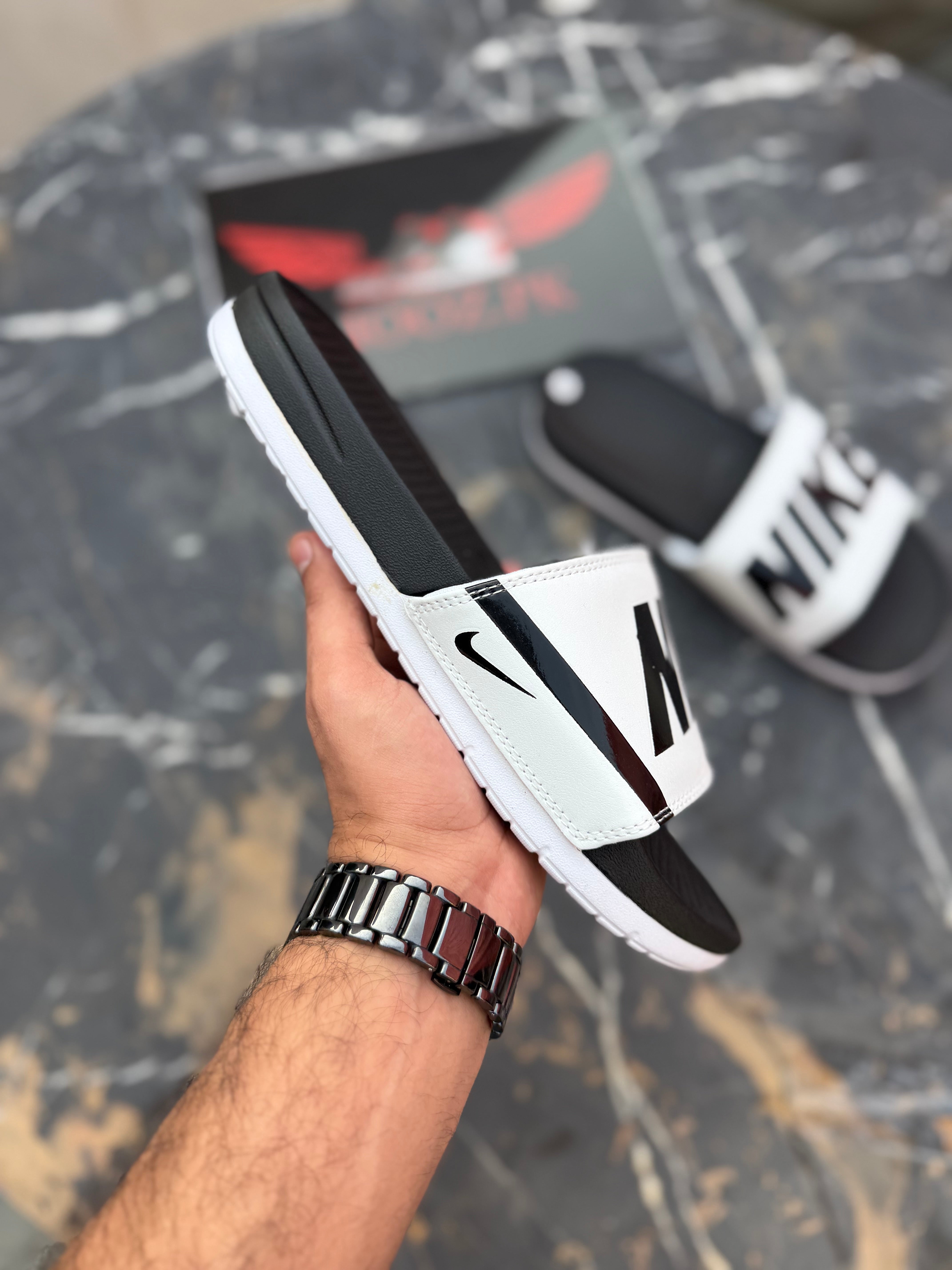 NK Offcourt slides- White Black
