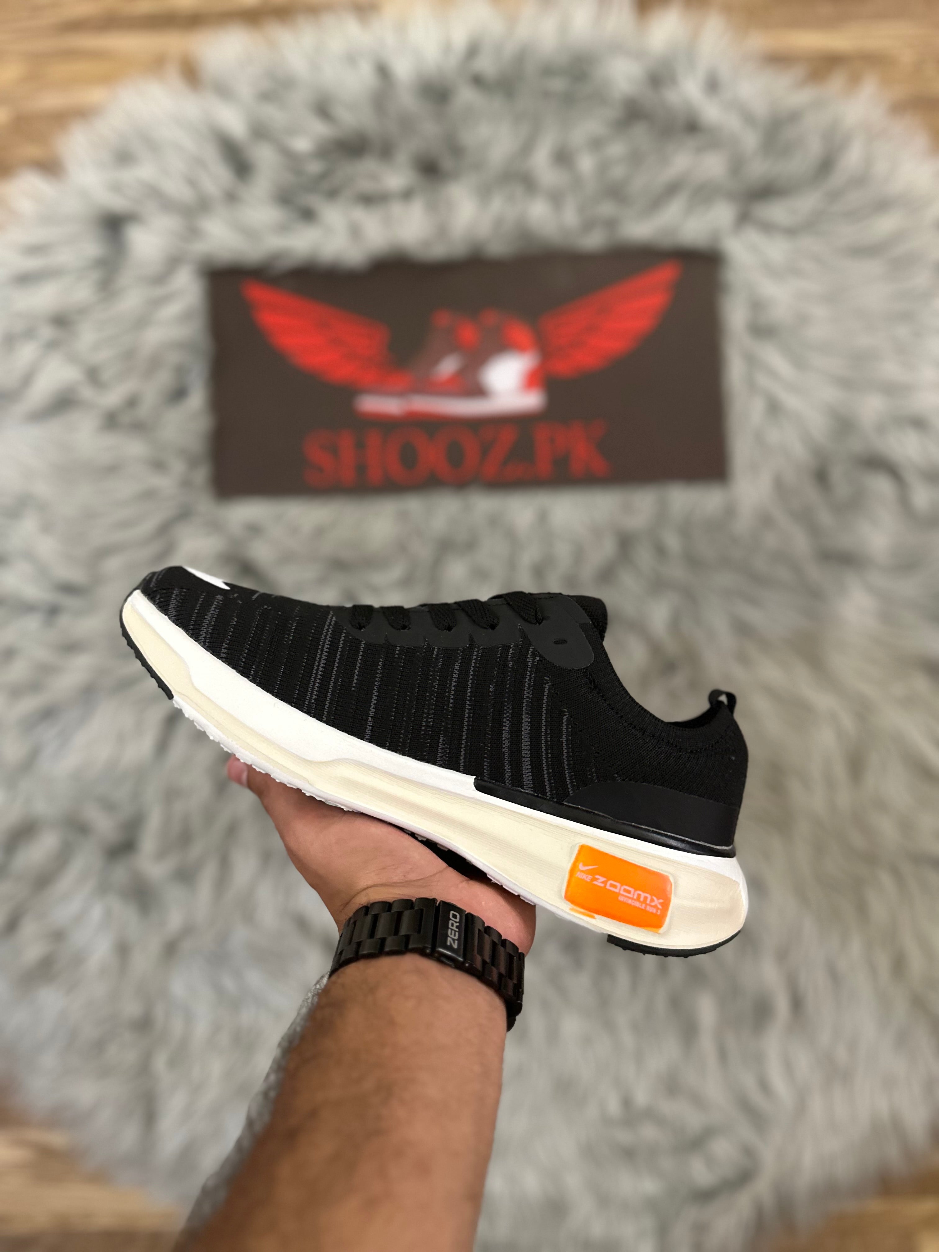 NK zoom X Black white