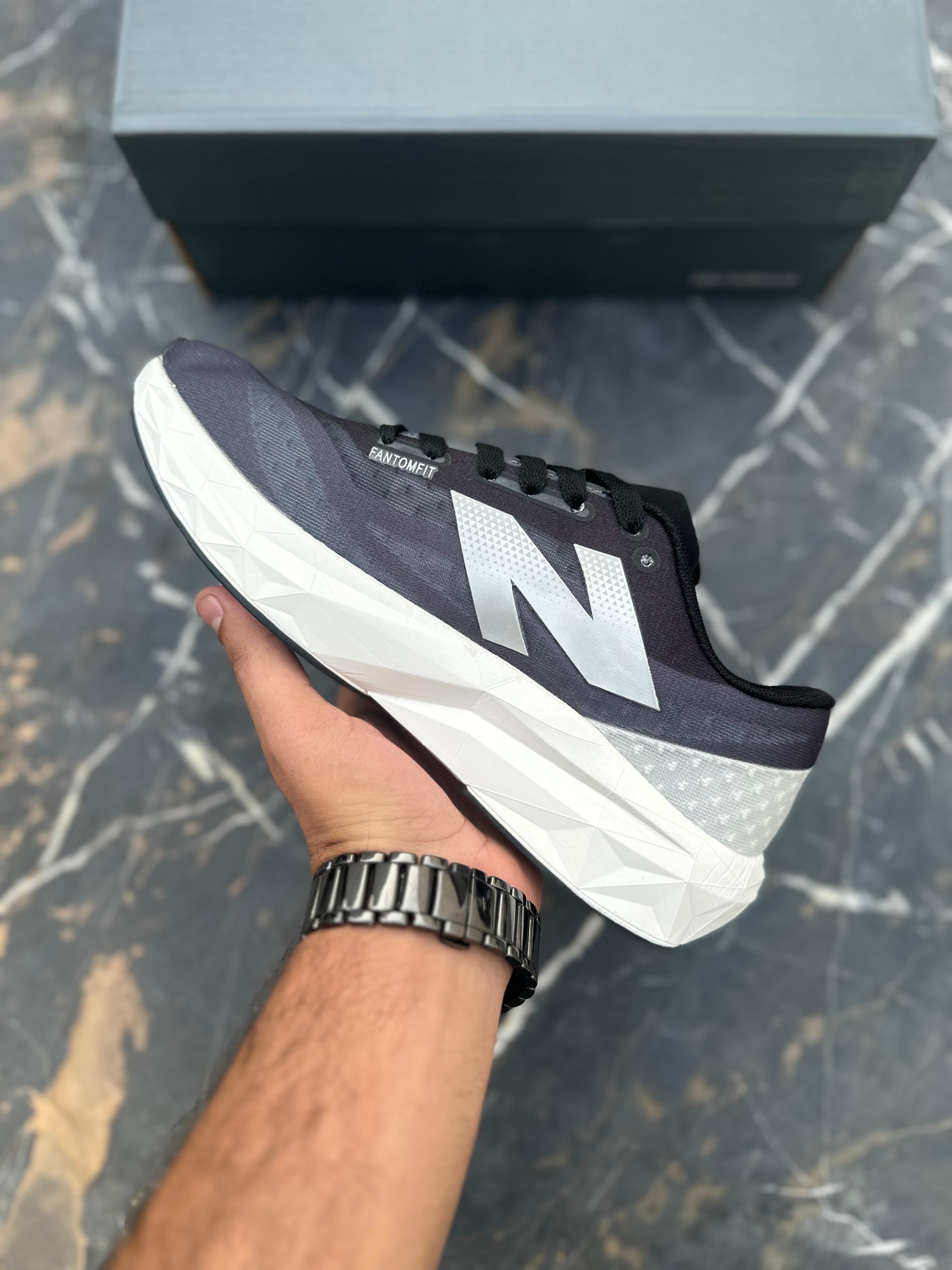 NB Rebel v4 Black white