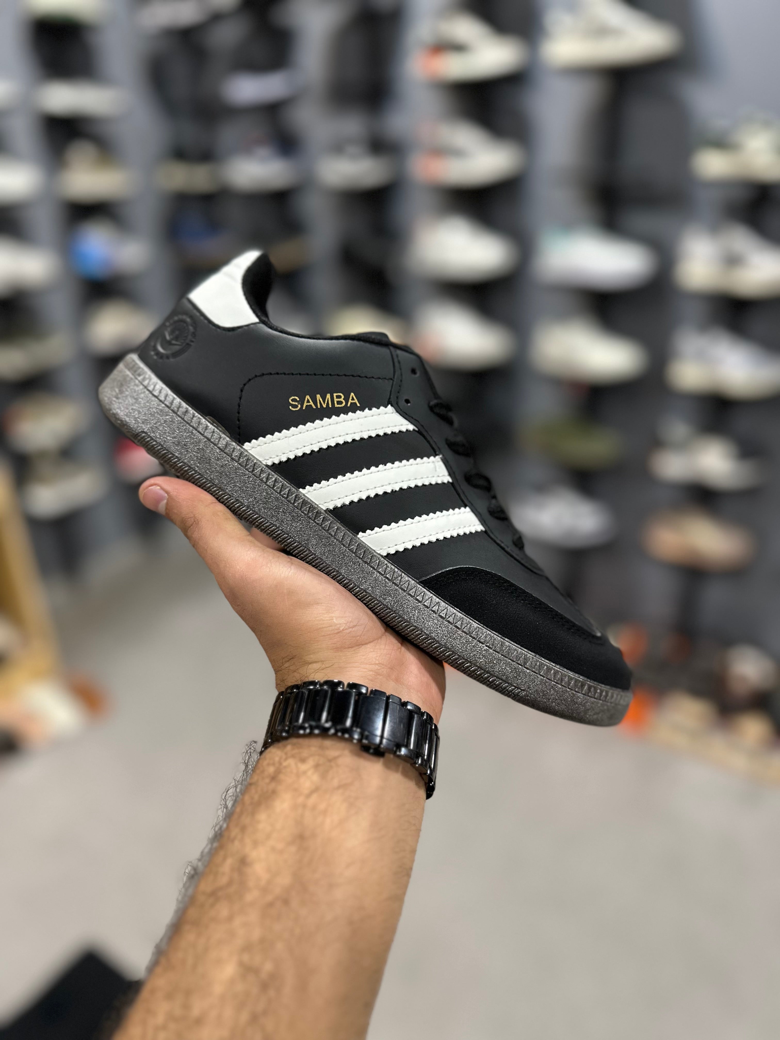 AD samba Black White (EB)