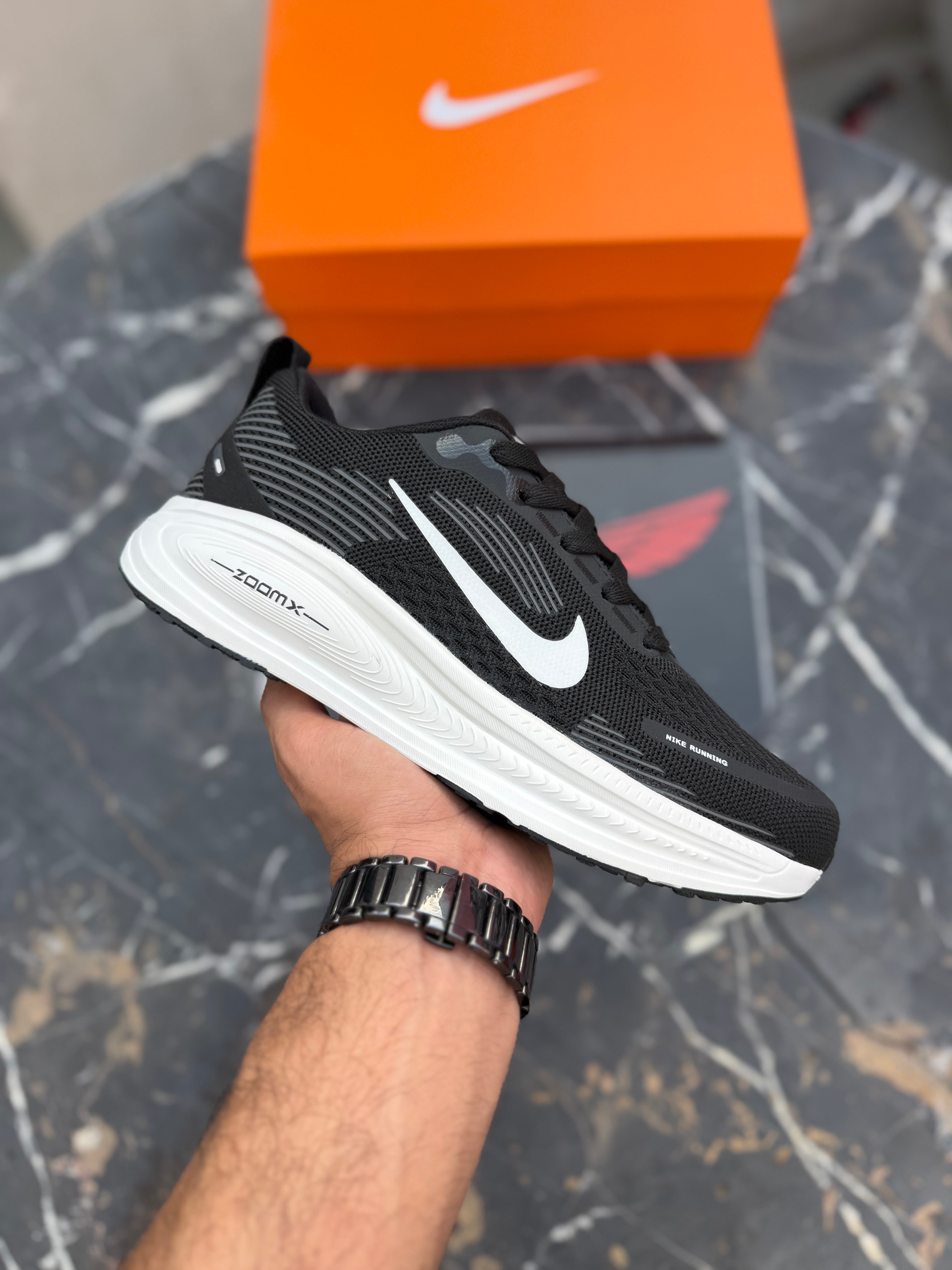 NK vomero 18- Black White