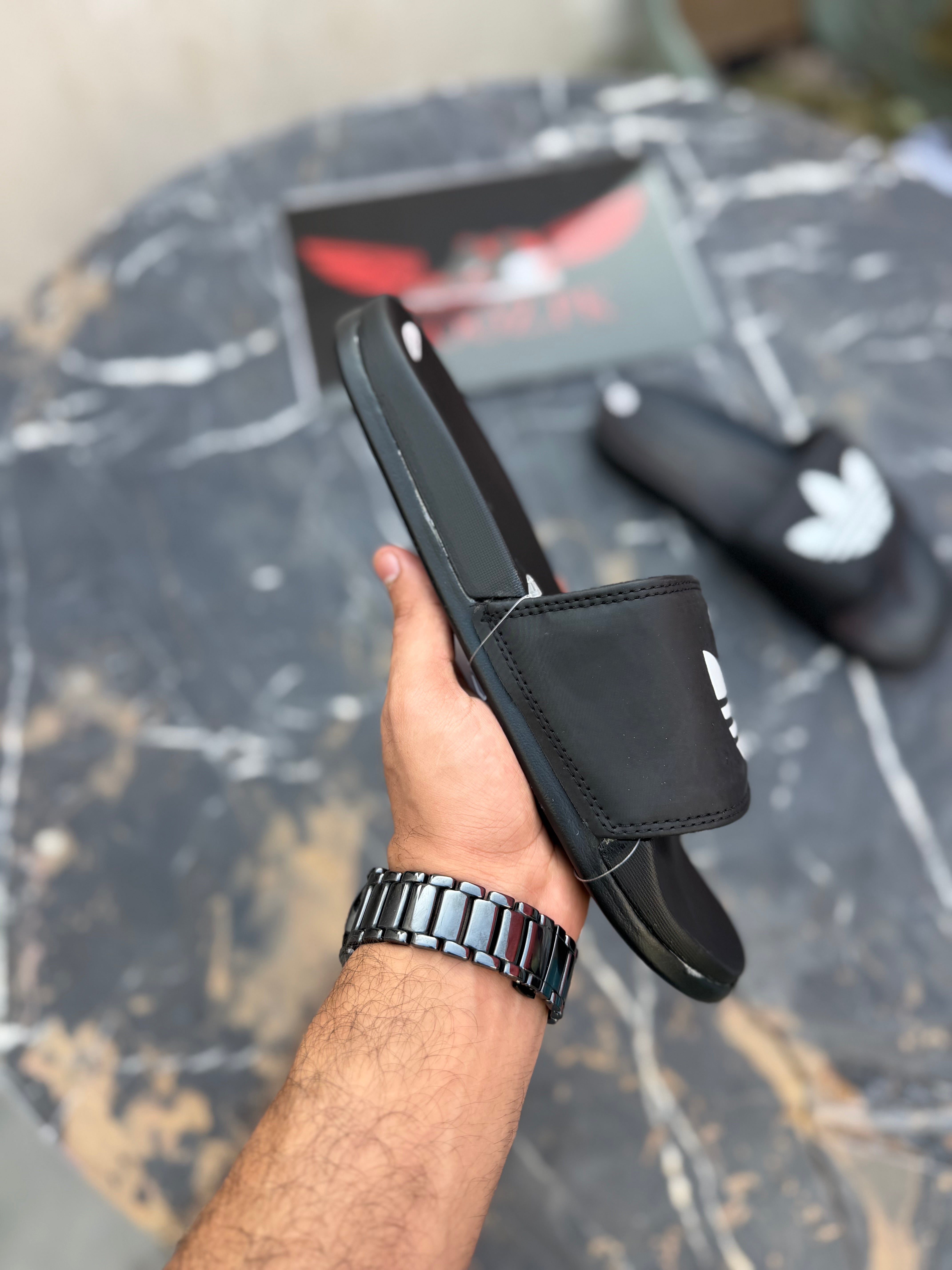 AD comfort slides Black White (logo)