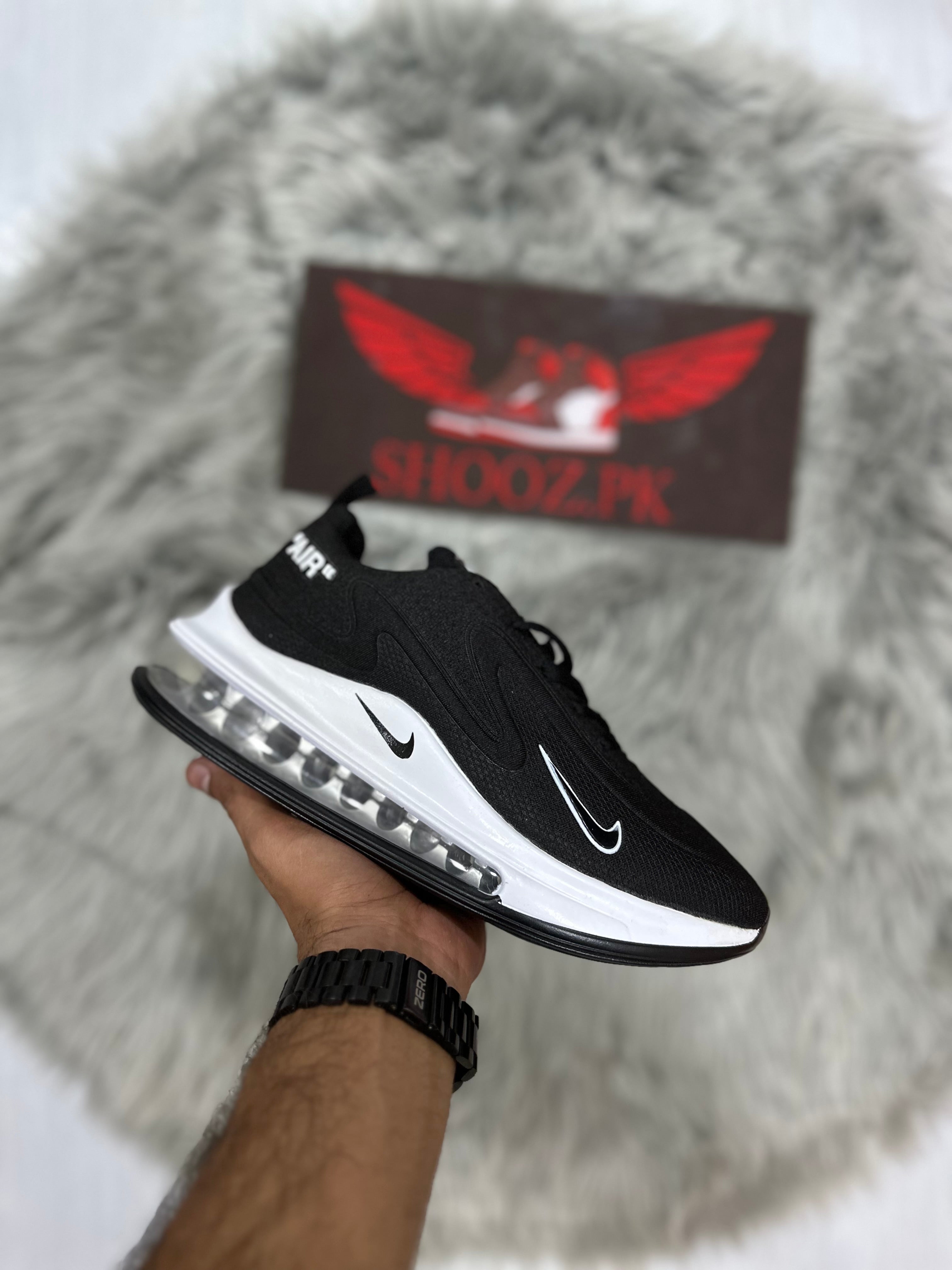 Airmaax Black white