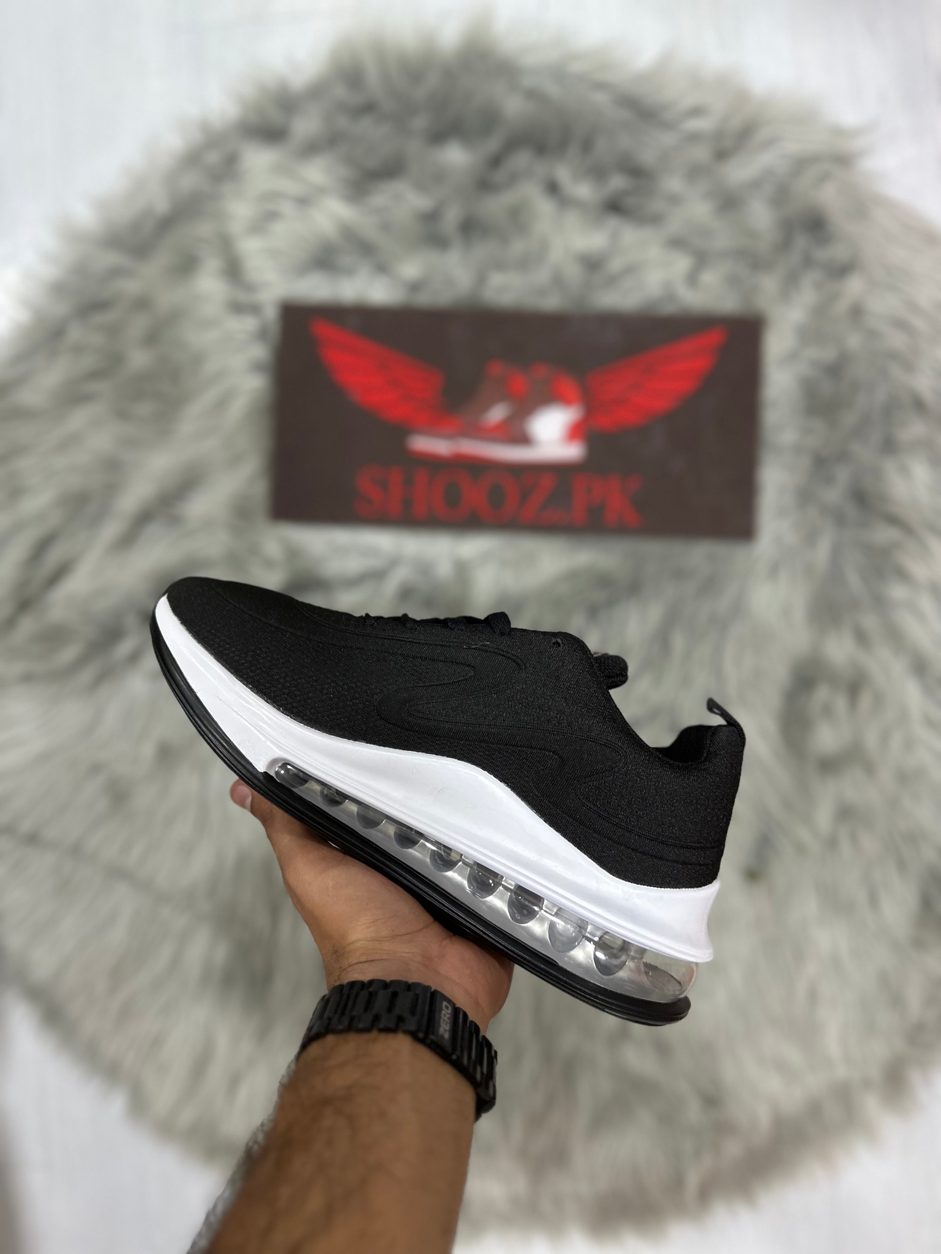 Airmaax Black white